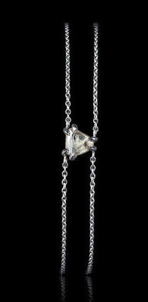 0.73 ct. - Naturlig Hvid Trekant Rå Diamant i 18 kt. Håndlavet Dobbelt Hvidguldskædearmbånd
