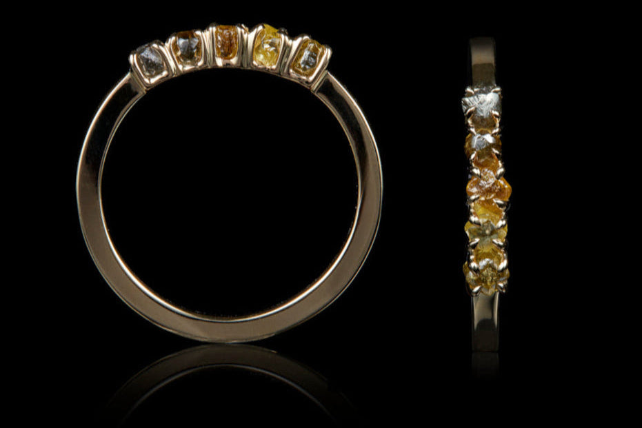 0.80 ct. - Fancy Colour Diamonds created by Mother Nature in Gold Ring