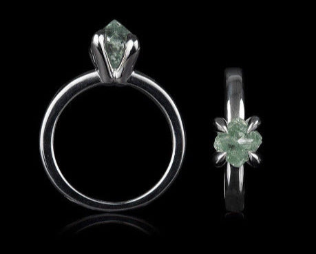 1.88 ct. - Naturlig Grøn Oktaeder Rå Diamant i Håndlavet 950 Platinring