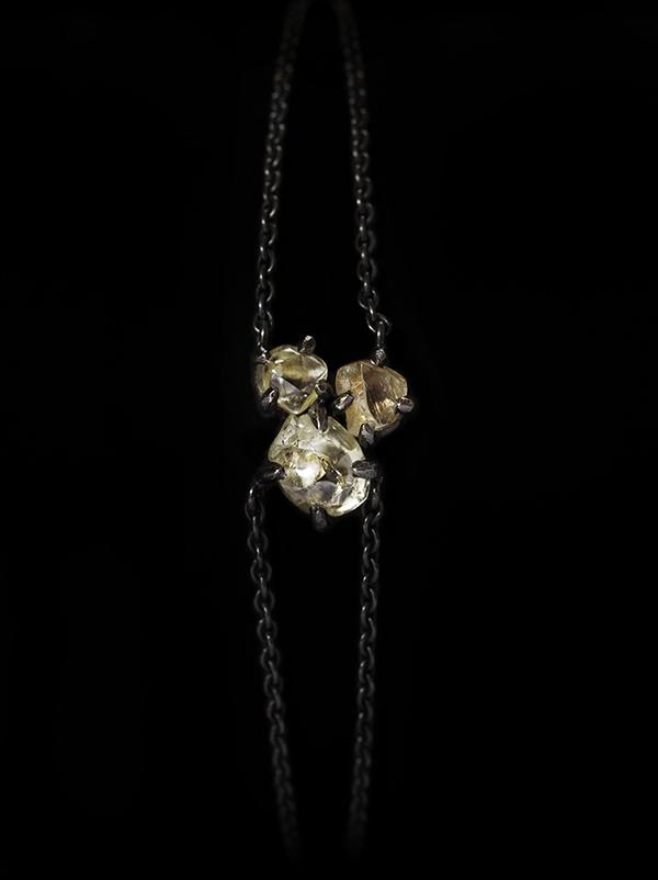 <strong>1.90 ct.</strong> Natural Rough diamonds in 18K white gold black rhodium bracelet