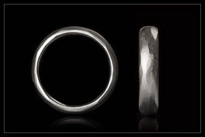 Solid Platinum Wedding Band With Facets - 5,4 mm