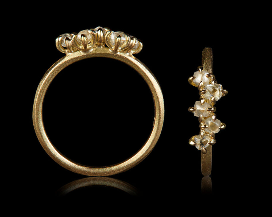 0.60 ct. - Hvide Rådiamanter i Zig-Zag Guldring