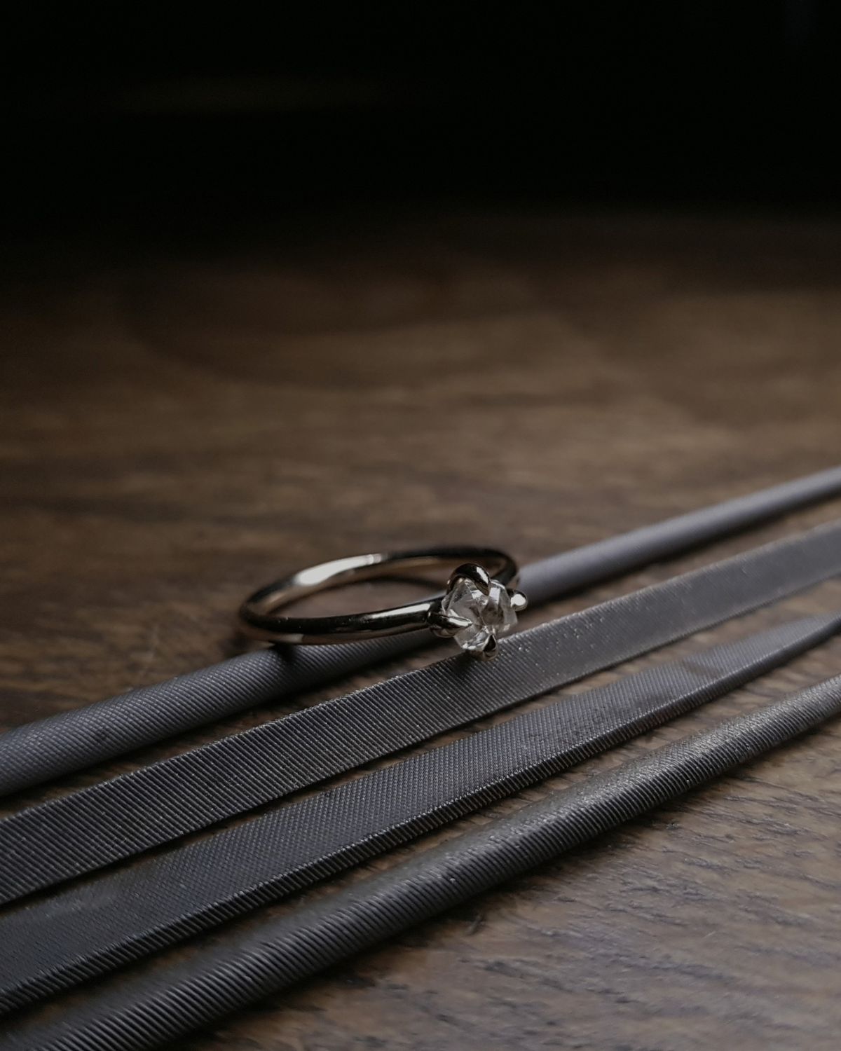 0.63 ct. - Klassisk Guldring med et Råt Twist