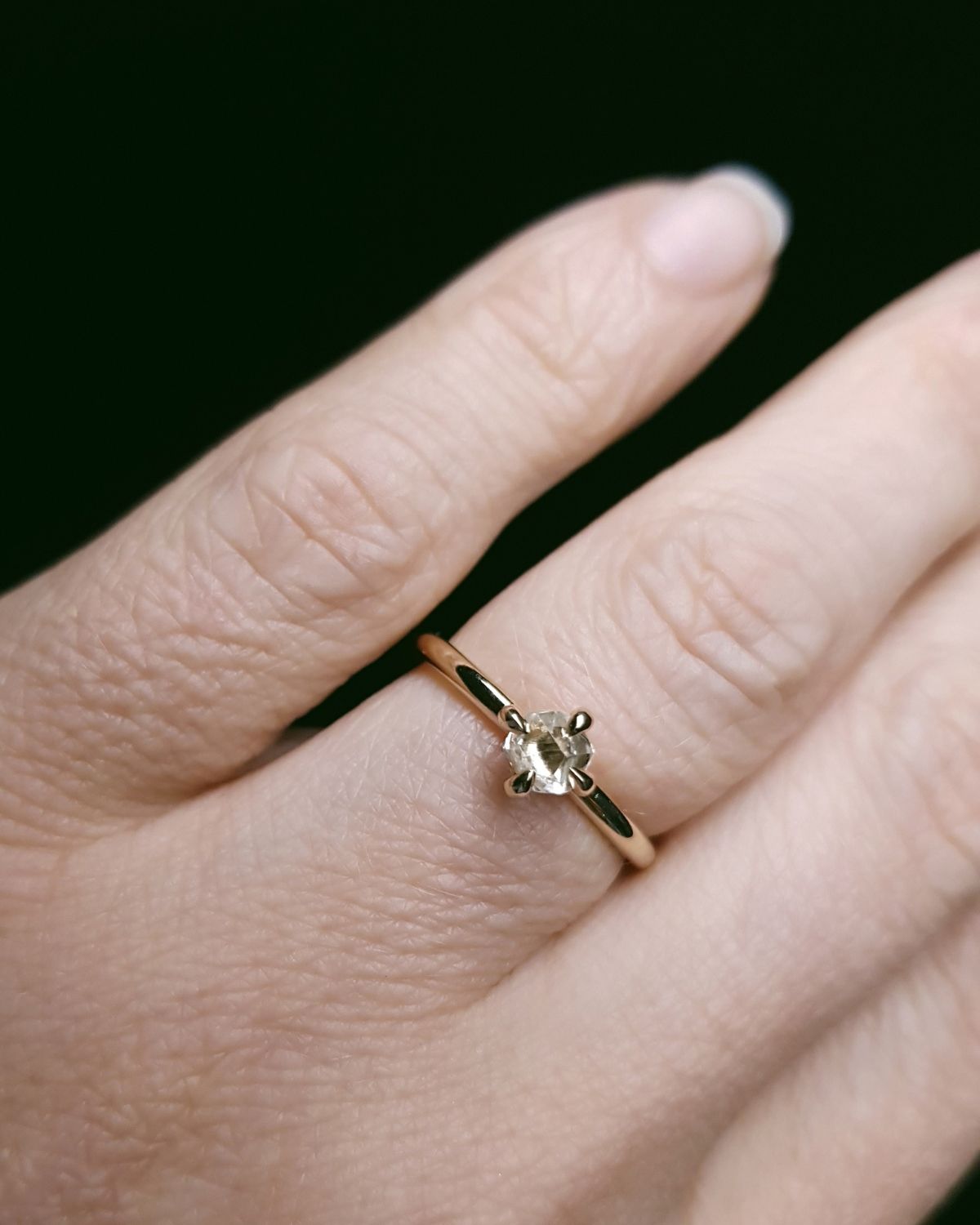 0.63 ct. - Klassisk Guldring med et Råt Twist