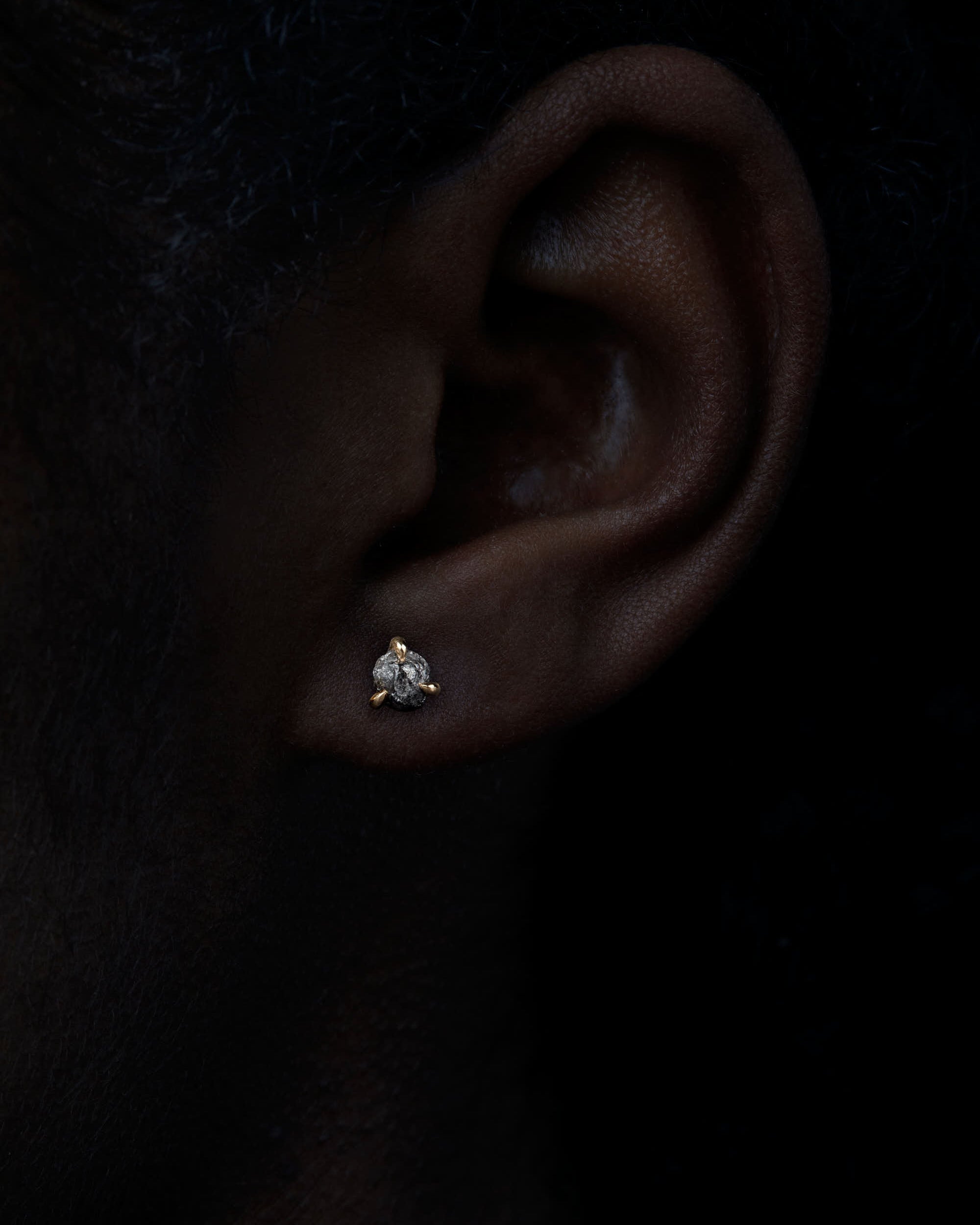 1.23 ct. – Midnatssorte Rå Diamant Øreringe