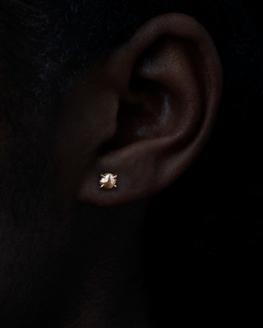 1.32 ct. – Champagneglød Rådiamant Øreringe i Rosaguld