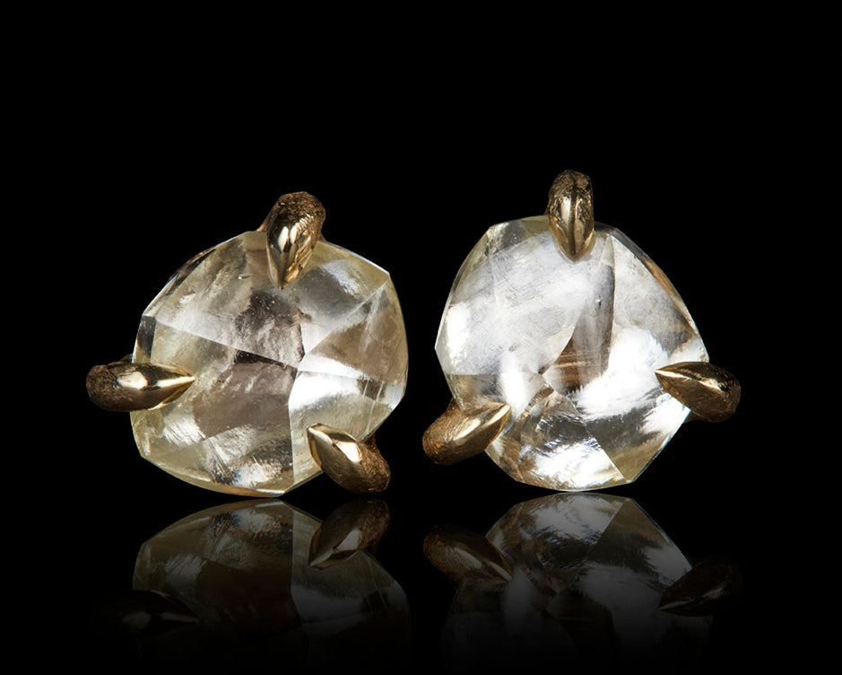1.55 ct. - Naturlige Hvidlige Rå Diamanter i Håndlavede 14 kt. Guld Øreringe