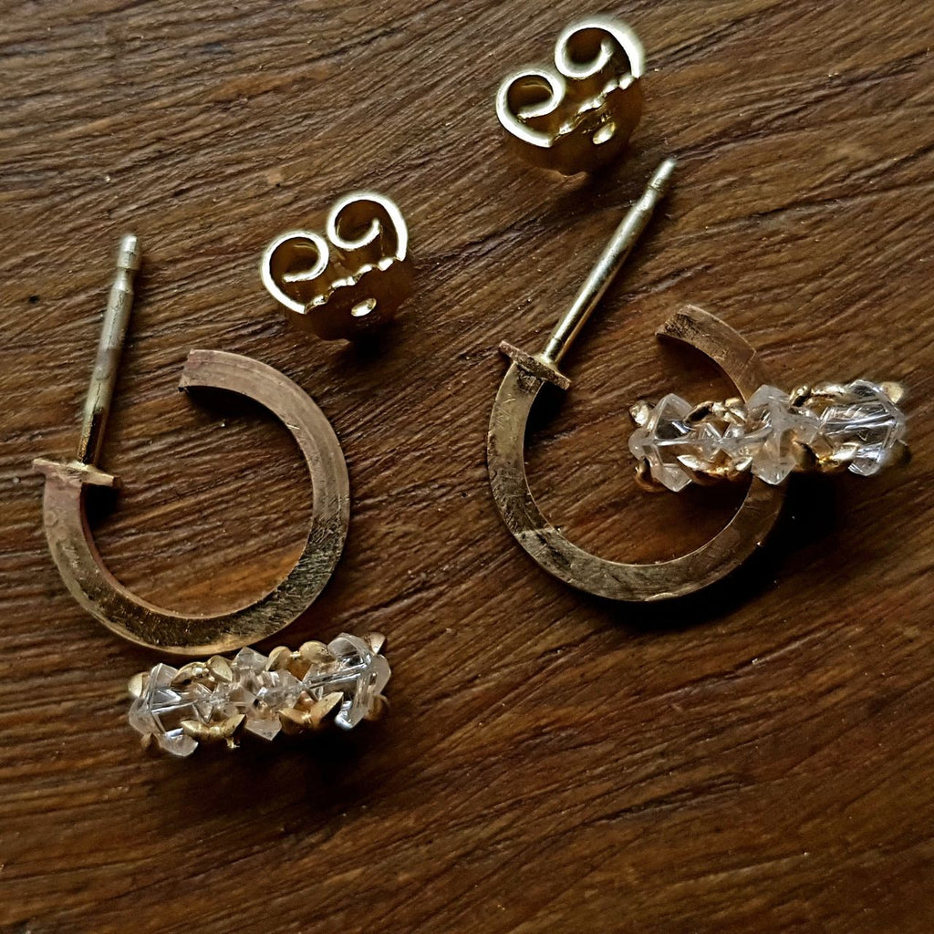 1.66 ct. - Six Raw Diamonds from Botswana in Gold Creoles