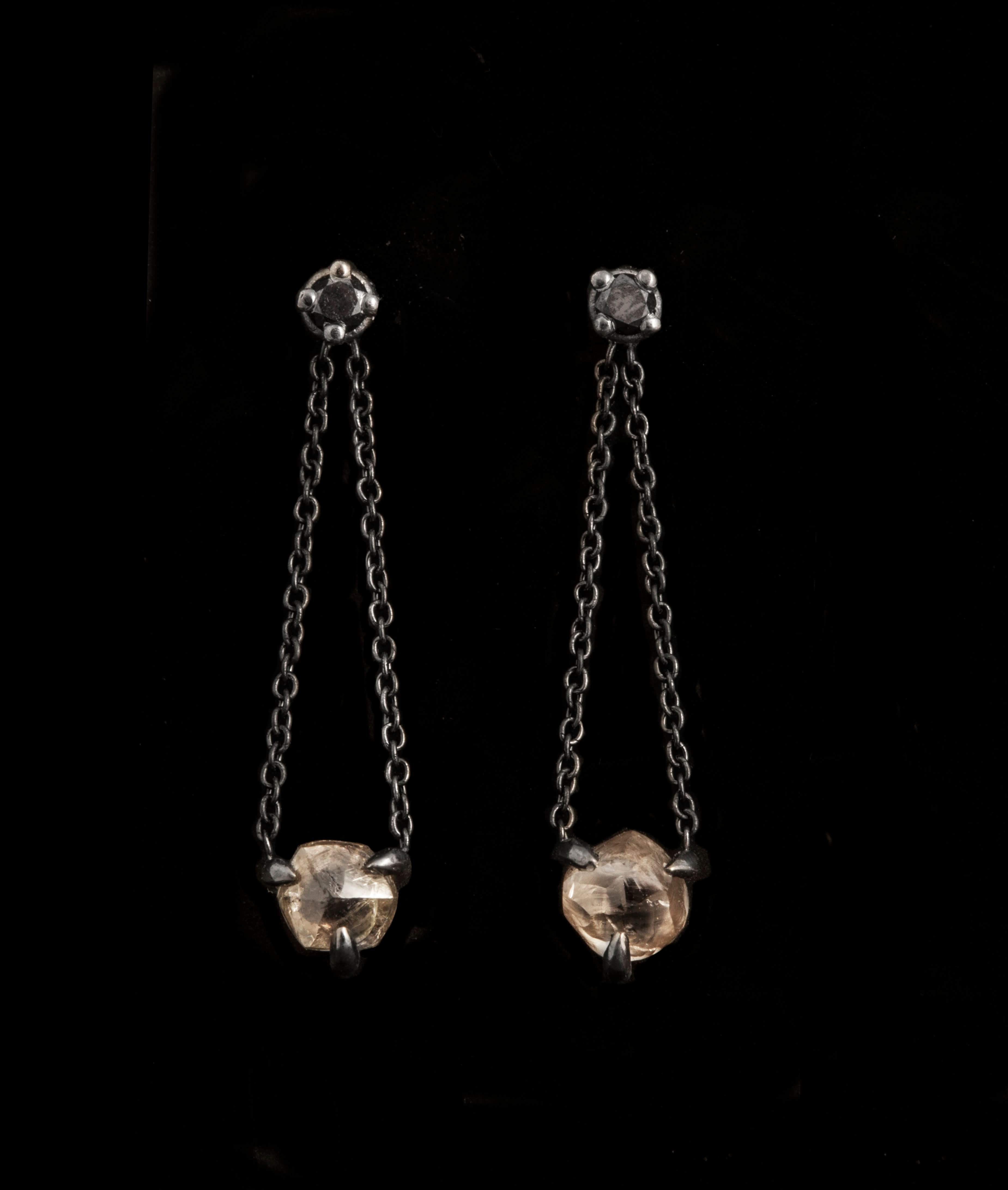 1.84 ct. Rough diamonds & 0.07 ct. black Brilliants in 14K black ruthenium white gold earrings