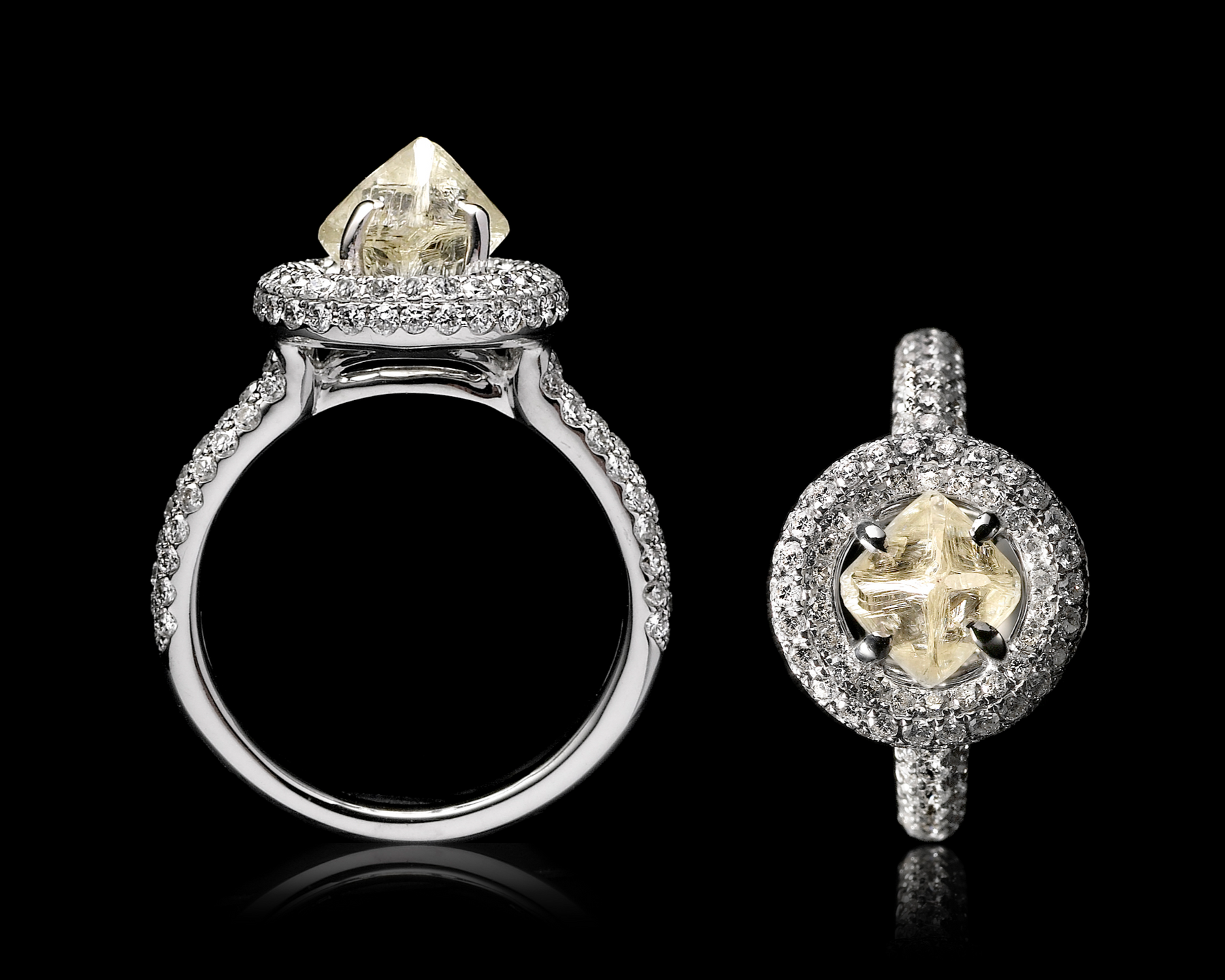 1.96 ct. - Rå Diamant  &<br>0.99 ct. - W/VS Brillanter i 18 kt. Hvidguldsring