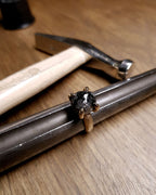 15.22 ct. - Tanzanisk Rå & Smuk Diamant i Chunky Guldring