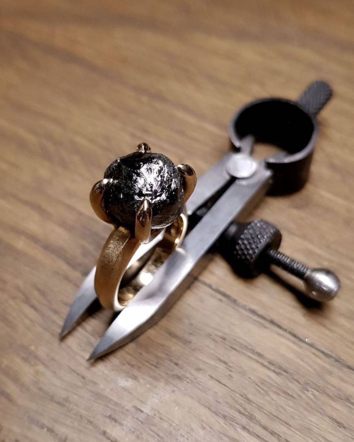 15.22 ct. - Tanzanian Raw Diamond Beauty in Chunky Gold Ring