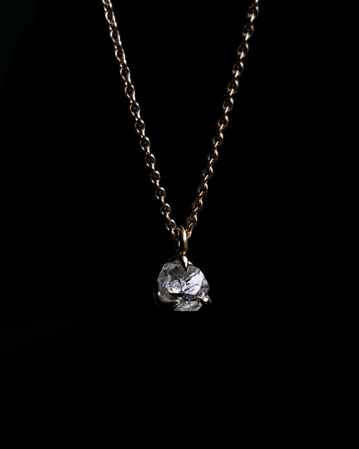 1.00 ct. Rå Diamant fra Botswana i Guldhalskæde