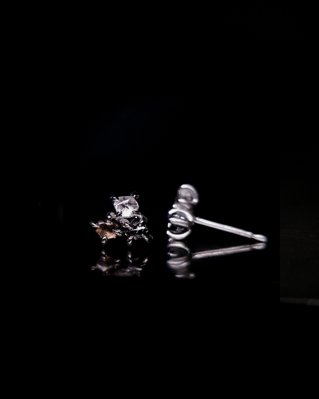 1.71 ct. - Calm Contrast White Gold Ear Studs