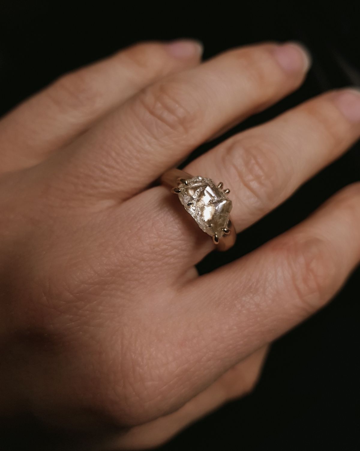 5.46 ct. - Mesmerizing Raw Double-crystal Diamond Gold Ring
