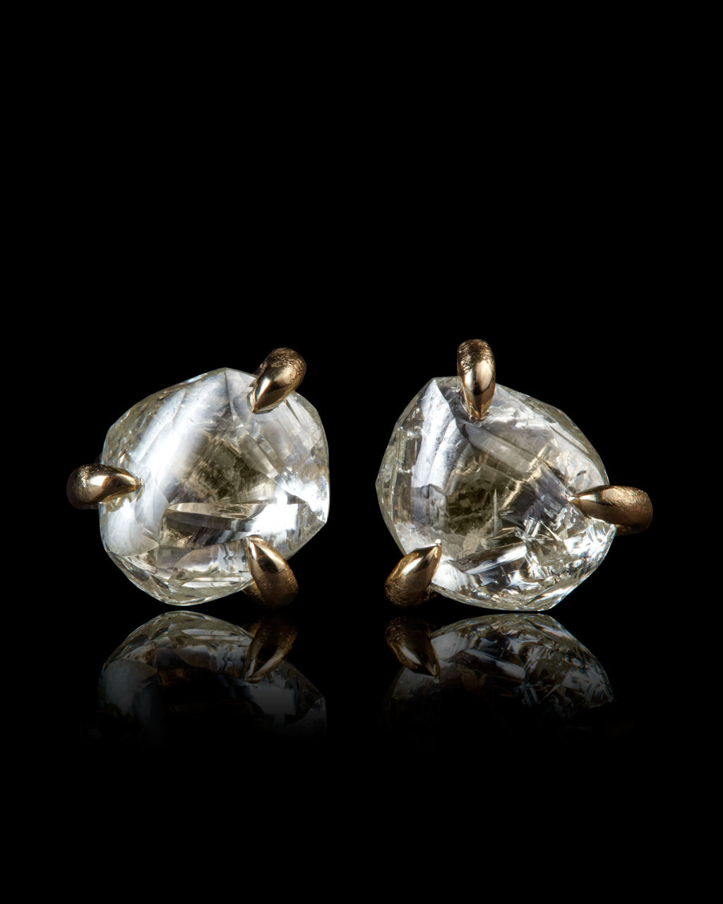 2.08 ct. – Breathtaking Clear Rough Diamond Gold Earrings