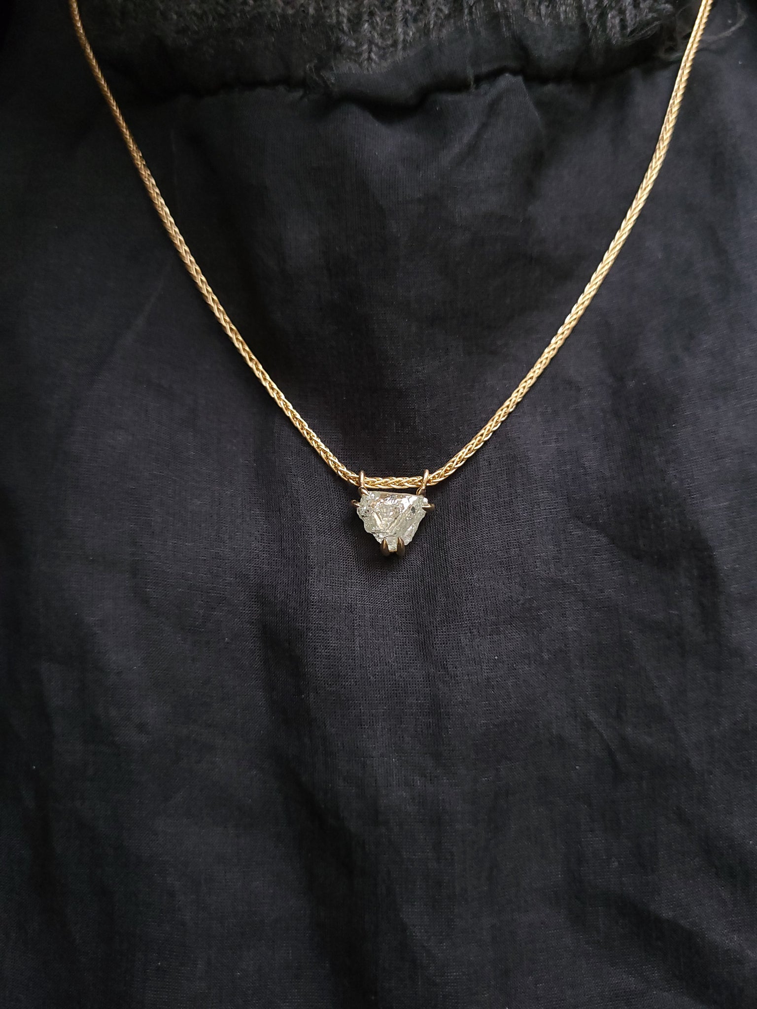 Rough Diamond with Character in Unique Gold Necklace – 5.50 ct.