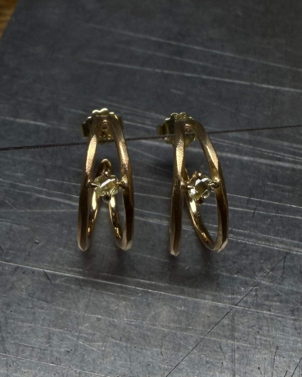 0.36 ct. - Rå Diamanter i Guldcreoler