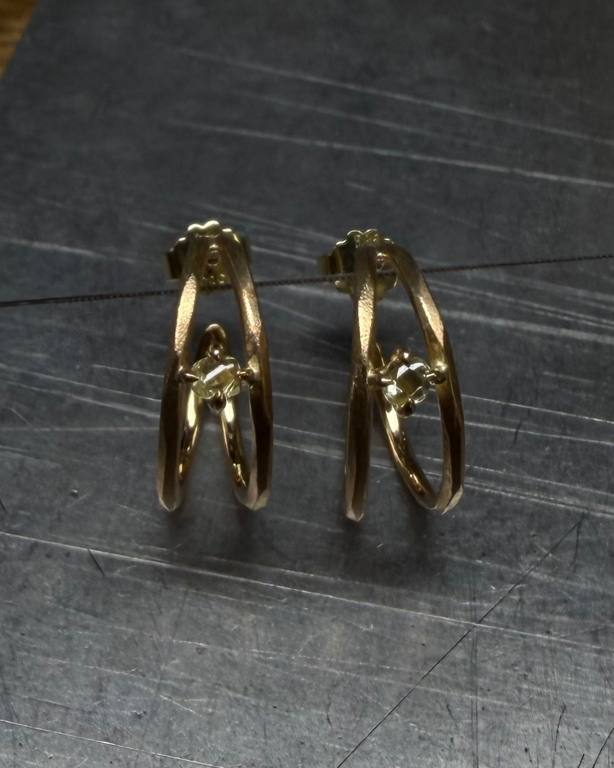0.36 ct. - Rå Diamanter i Guldcreoler