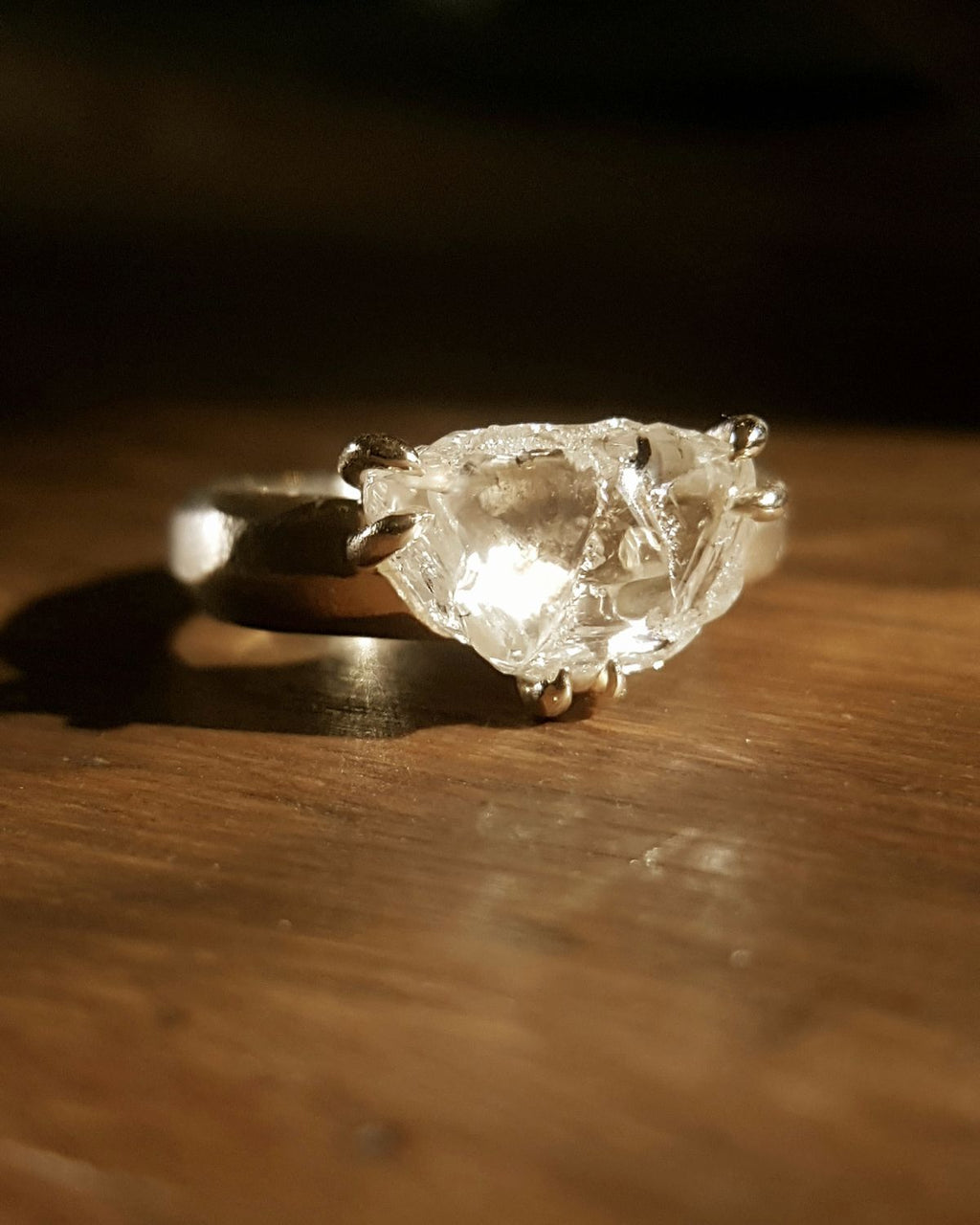 5.46 ct. - Forblændende Rå Dobbelt-krystal Diamantring