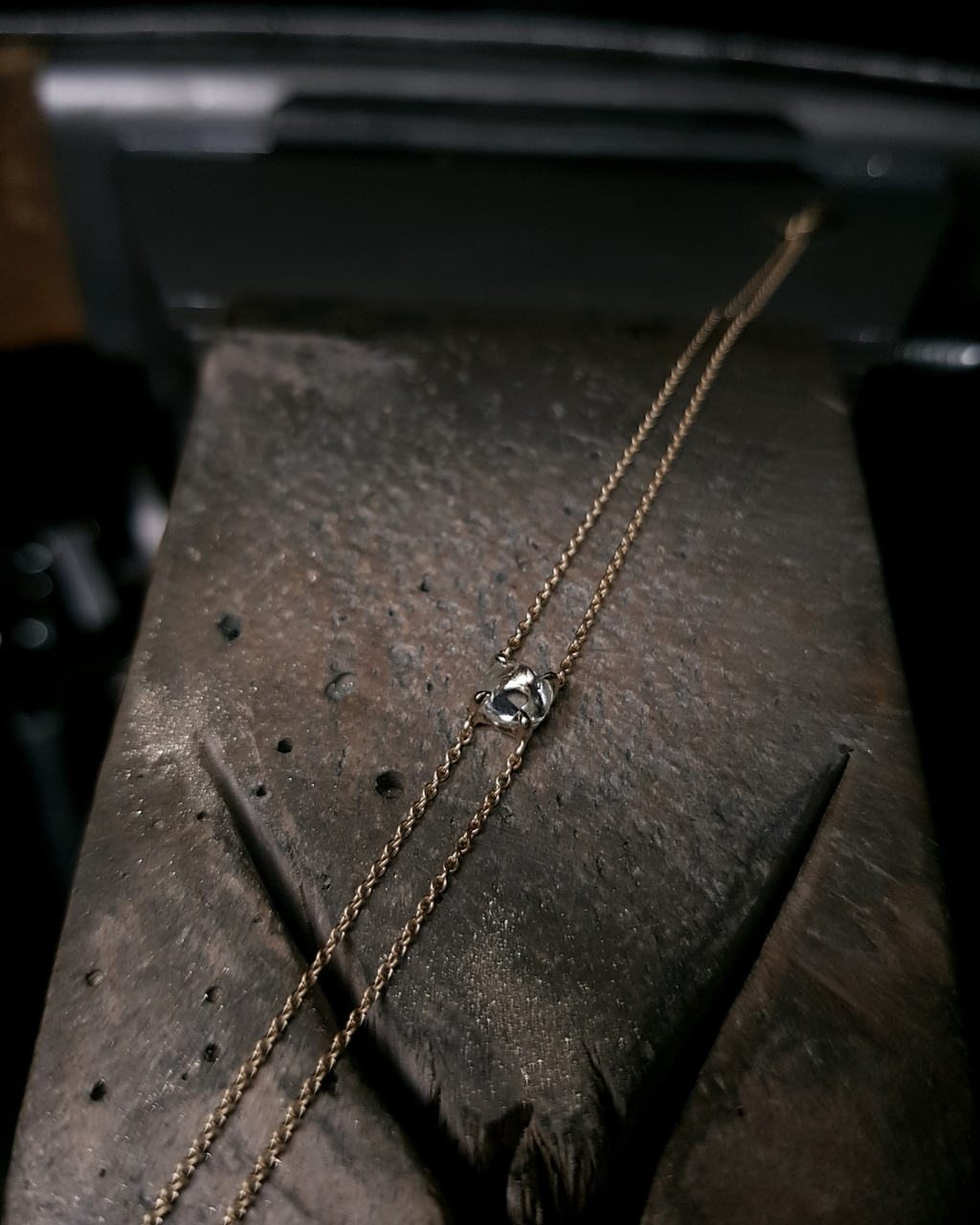 0.62 ct. – Rå Botswana Diamant Guldarmbånd
