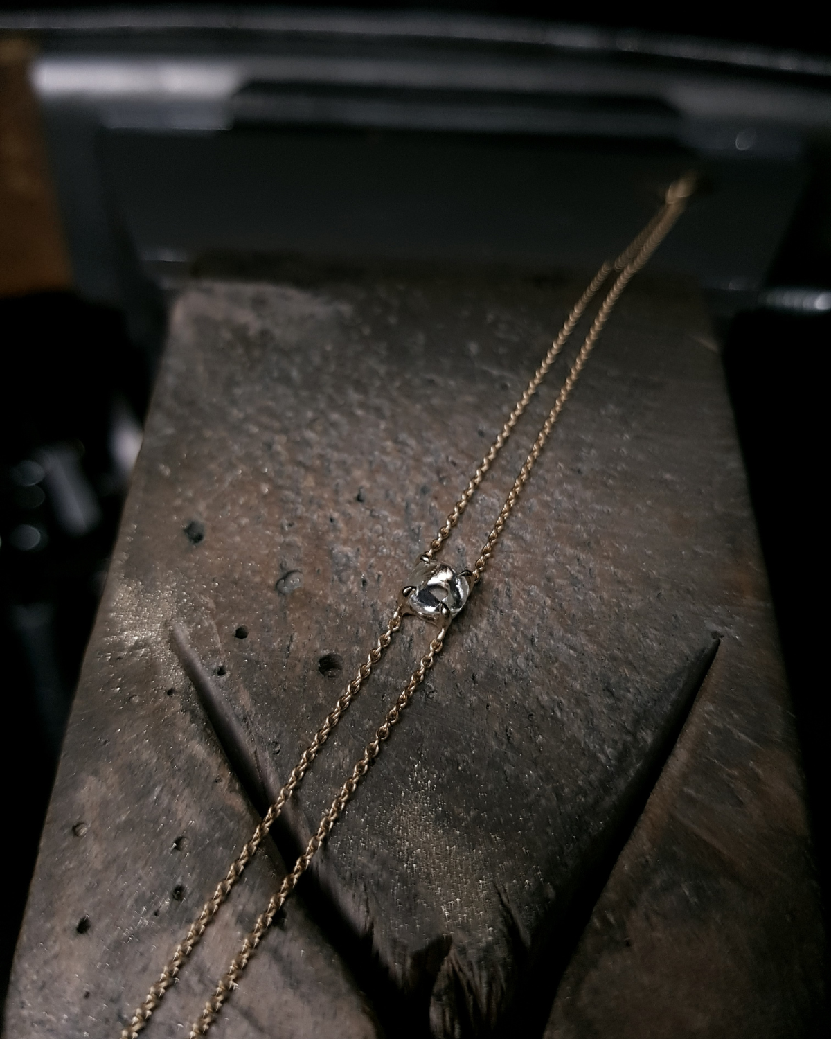 0.62 ct. – Rå Botswana Diamant Guldarmbånd