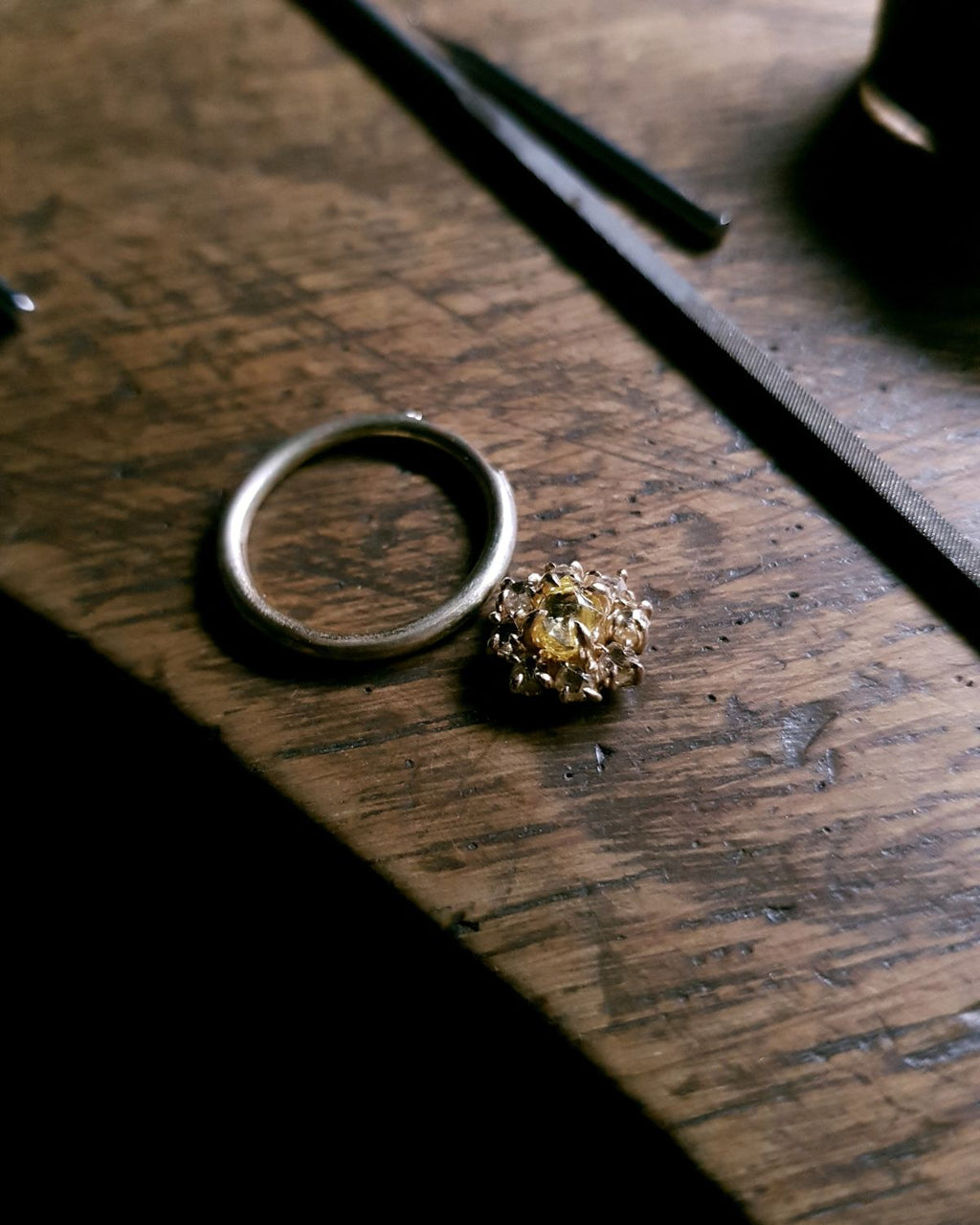 1.61 ct. - The Eternal Sun with Natural Raw Diamonds in Gold Ring