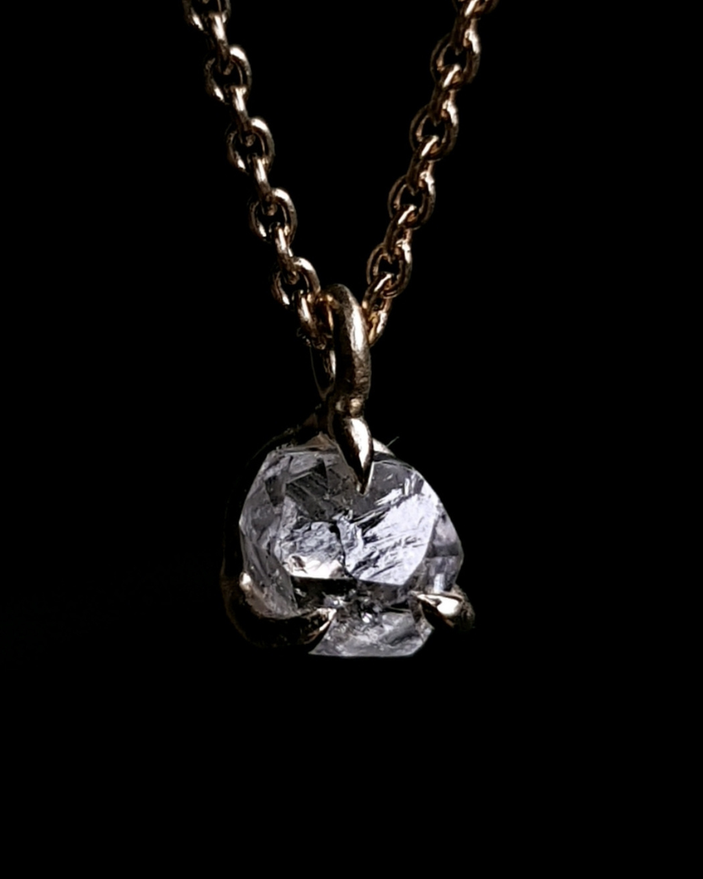 1.00 ct. Rå Diamant fra Botswana i Guldhalskæde