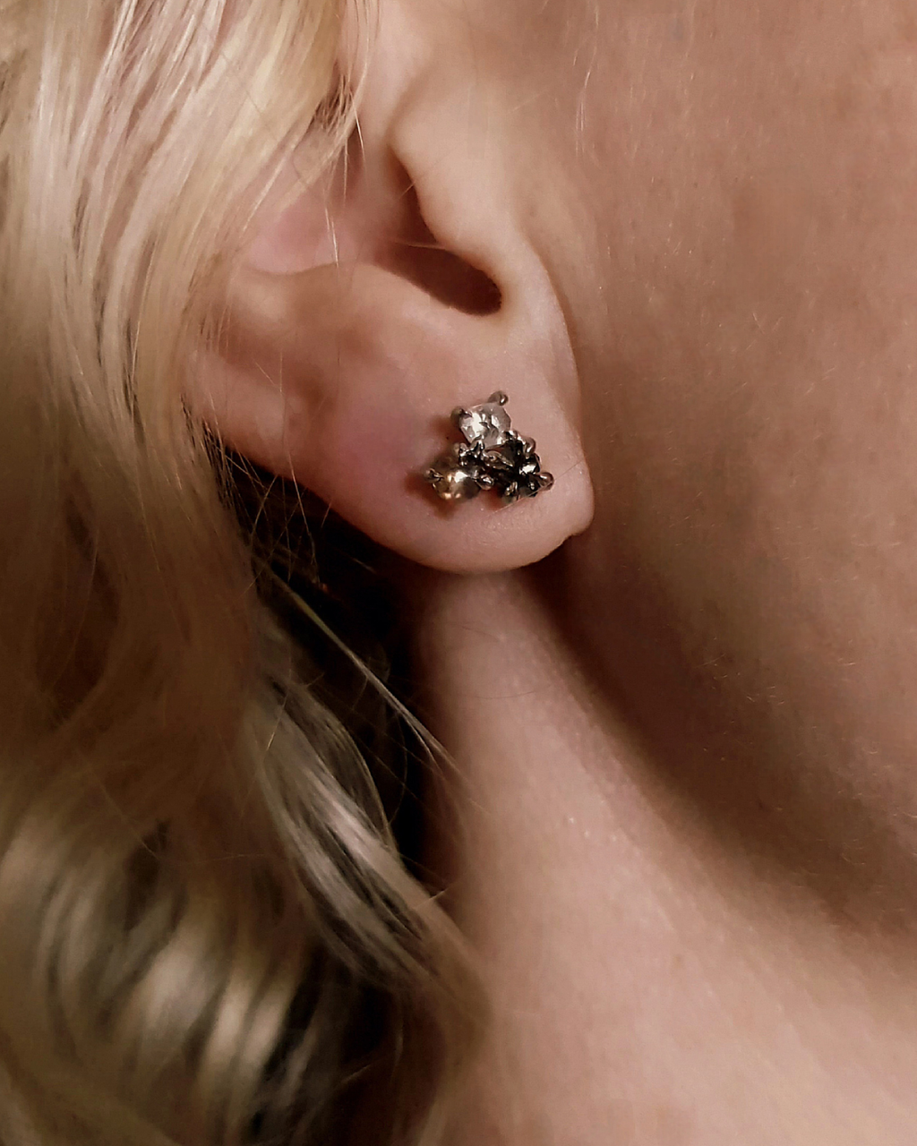1.71 ct. - Calm Contrast White Gold Ear Studs