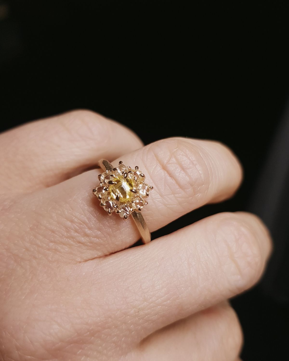 1.61 ct. - The Eternal Sun with Natural Raw Diamonds in Gold Ring