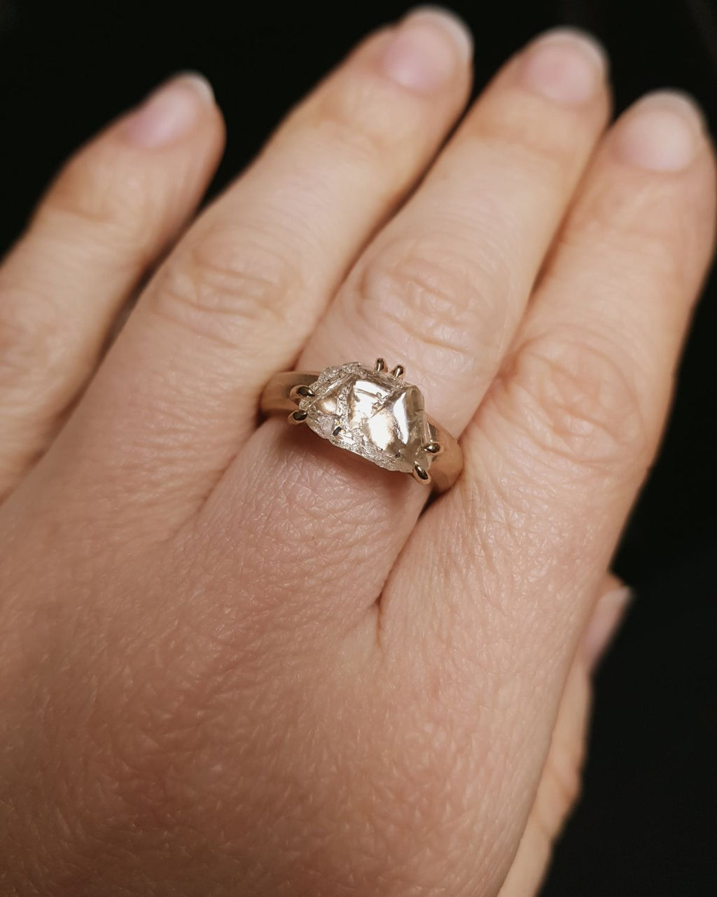 5.46 ct. - Forblændende Rå Dobbelt-krystal Diamantring