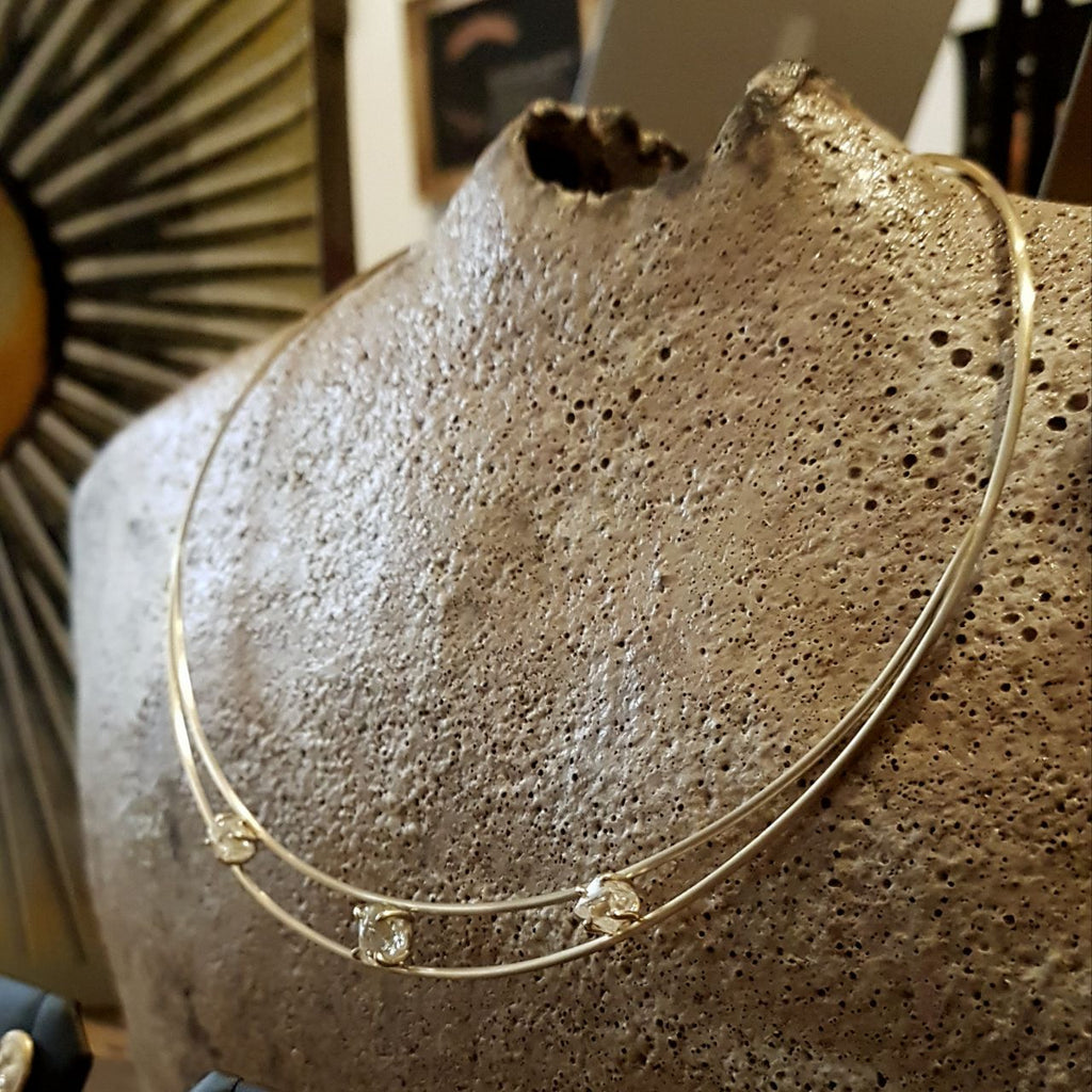 Gold choker with rough diamonds