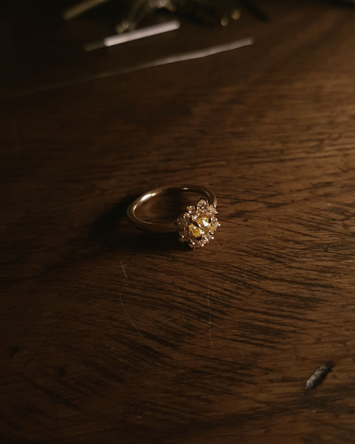 1.61 ct. - The Eternal Sun with Natural Raw Diamonds in Gold Ring