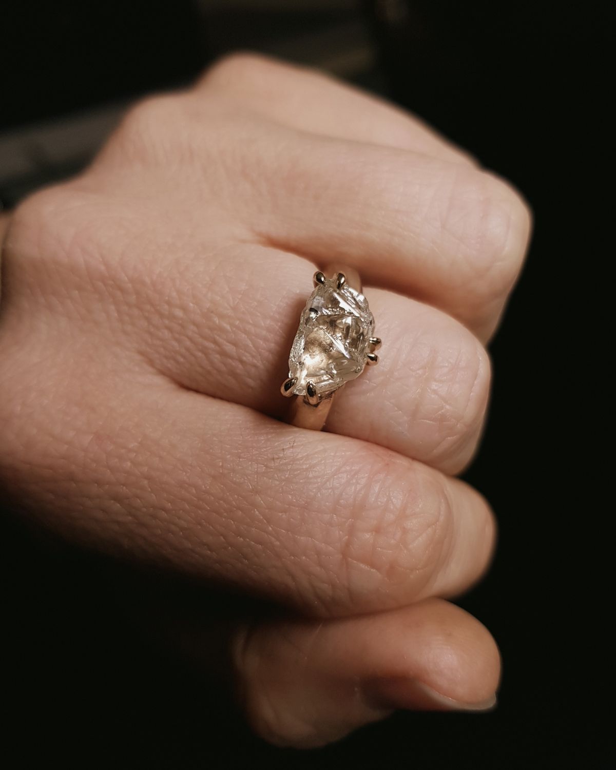 5.46 ct. - Forblændende Rå Dobbelt-krystal Diamantring