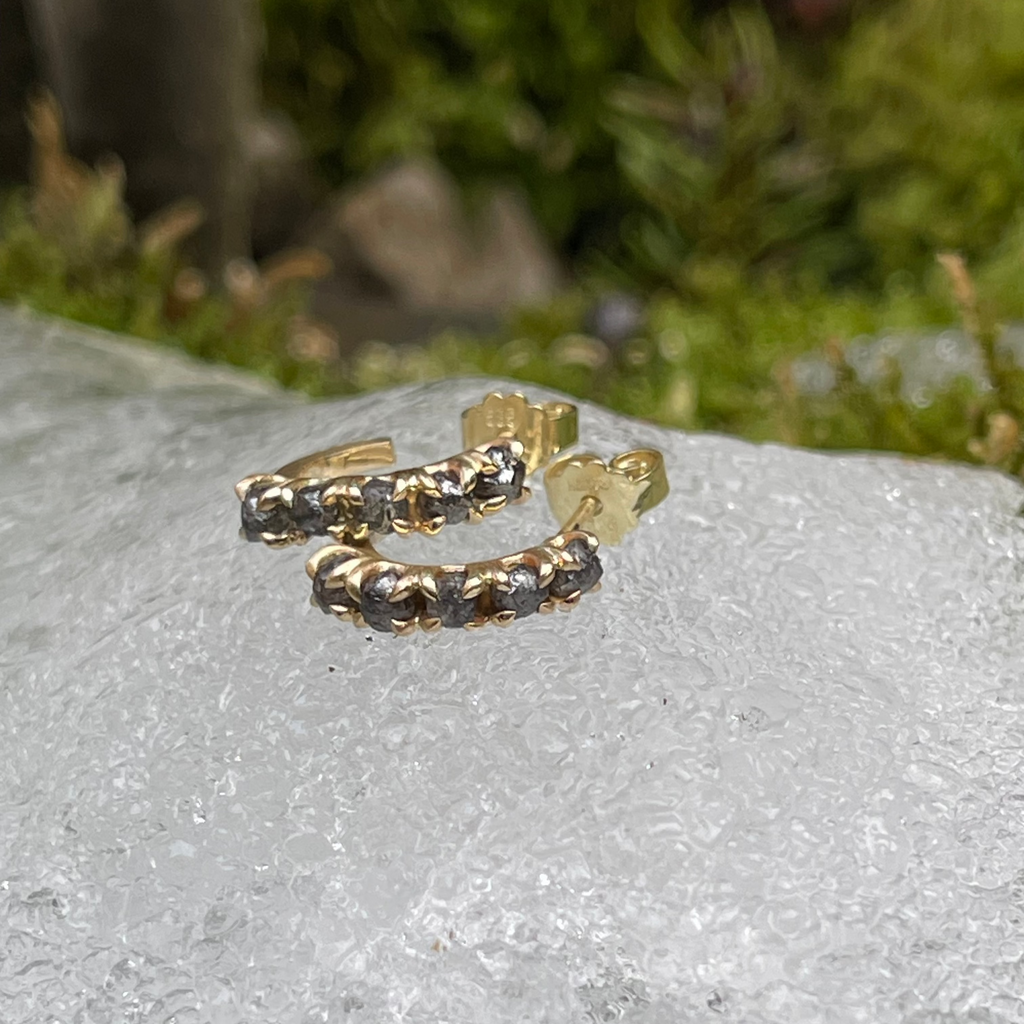 Raw Diamond Gold Creoles – 1.64 ct.