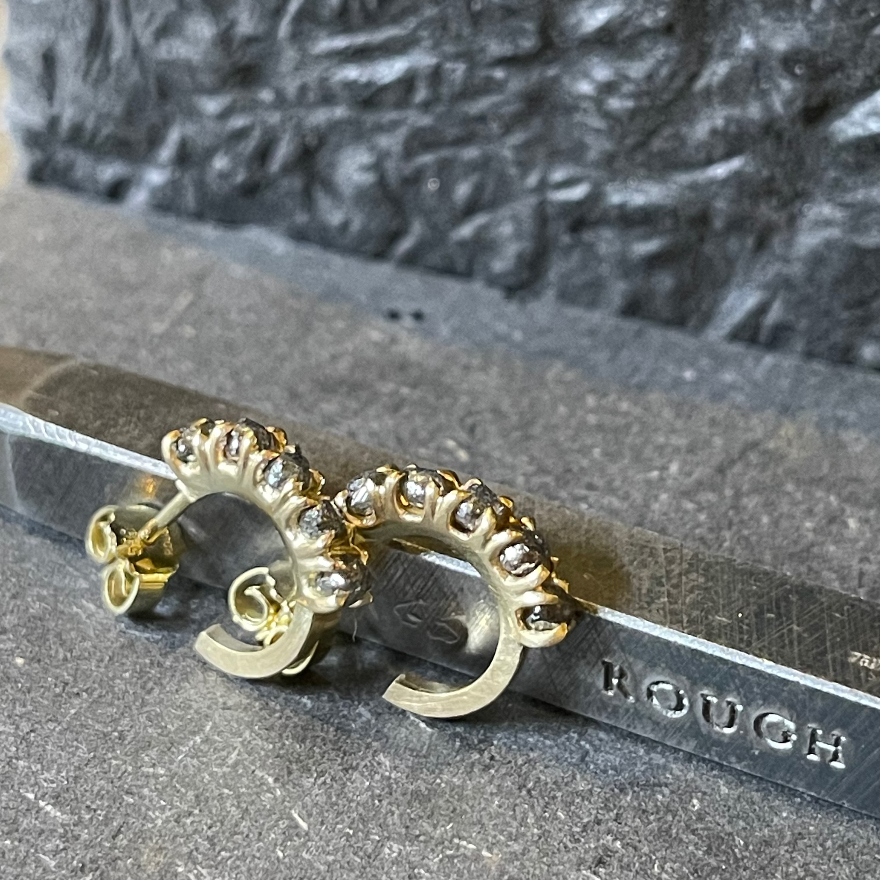 Raw Diamond Gold Creoles – 1.64 ct.