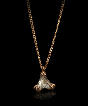 <strong>0.19 ct.</strong> Natural Triangle Whitish Rough diamond in 18K rose gold necklace