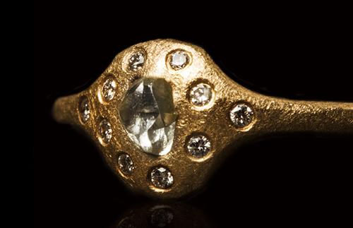 0.33 ct. Natural Yellow Rough diamond & 0.08 ct. TW/VVS brilliants in 14K gold ring