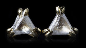<strong>0.45 ct.</strong> Natural Whitish Triangle Rough diamonds in 14K gold stud earrings