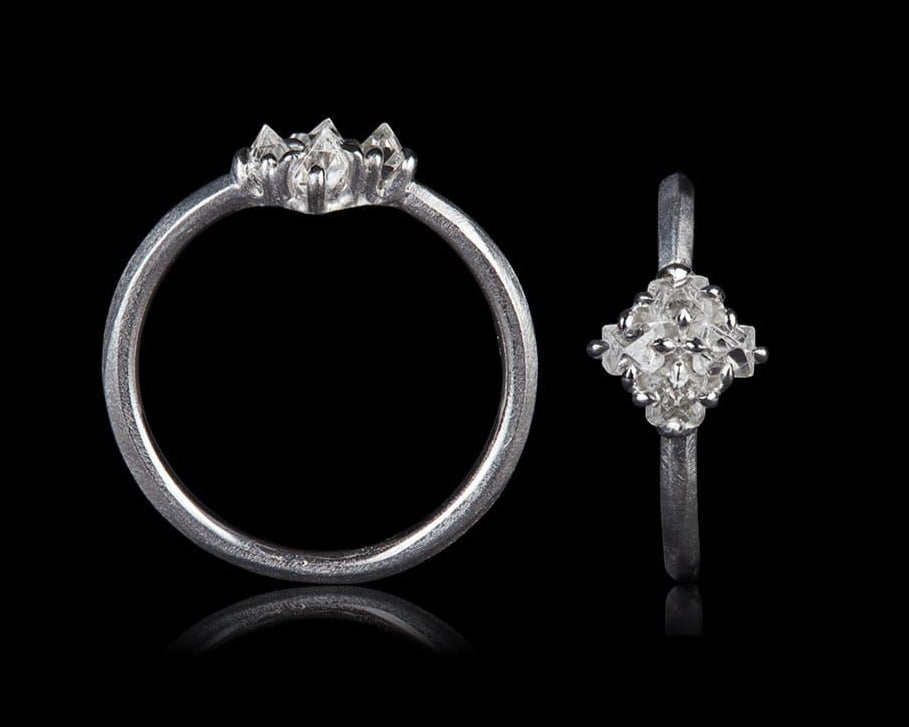 0.72 ct. - Fire rå pyramider i deres rå former