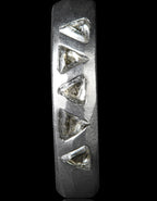 0.83 ct. - Uslebne Diamanter i Hvidguldsring