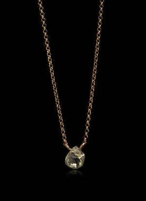 <strong>0.99 ct.</strong> Natural Greenish Rough diamond in 18K rose gold necklace