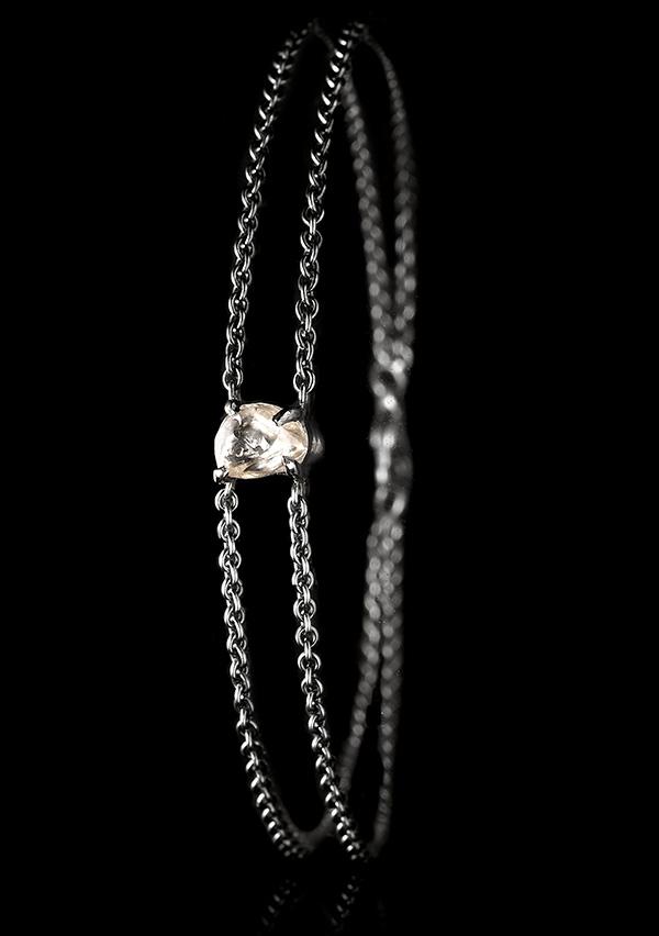 1.03 ct. - Naturlig Rå Diamant i Håndlavet 18 kt. Sort Rhodium Hvidguldskædearmbånd