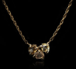 <strong>1.42 ct.</strong> Natural Rough diamonds in 18K gold necklace