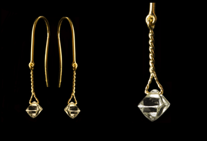 <strong>1.45 ct.</strong> Natural Octahedron Rough diamonds in 18K gold earrings