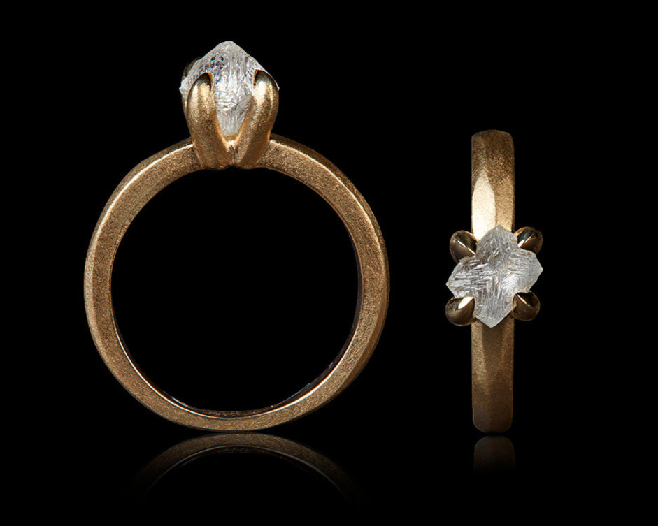 1.62 ct. - Octahedron Diamant skabt af Moder Natur i Guldring