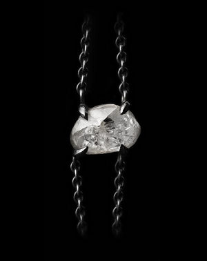 <strong>1.90 ct.</strong> Natural Rough diamond in 18K black rhodium white gold chain bracelet