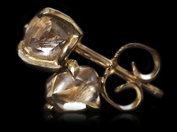 2.08 ct. Natural Brown Rough diamonds in glossy 14K gold earrings