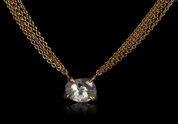 2.26 ct. - Naturlig Hvidlig Rå Diamant i Håndlavet 4x18 kt. Guldkæde