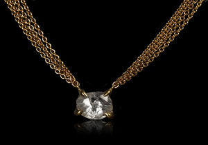 <strong>2.26 ct.</strong> Natural Whitish Rough diamond in 4x18K chain gold necklace